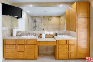 6430 S Sherbourne Dr, Los Angeles, CA 90056 - Photo 34