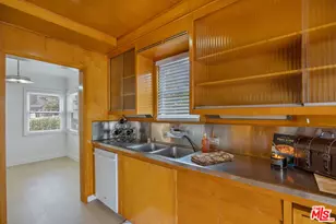 210 S Bundy Dr, Los Angeles, CA 90049 - Photo 40