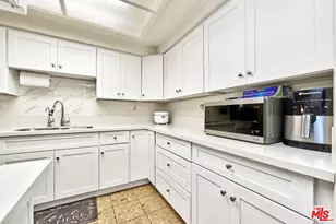 631 S Kenmore Ave, Los Angeles, CA 90005 - Photo 8