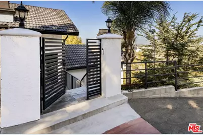 3589 Multiview Dr, Los Angeles, CA 90068 - Photo 2