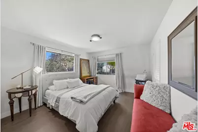 14550 Round Valley Dr, Sherman Oaks, CA 91403 - Photo 16