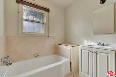 3725 S Victoria Ave, Los Angeles, CA 90016 - Photo 22