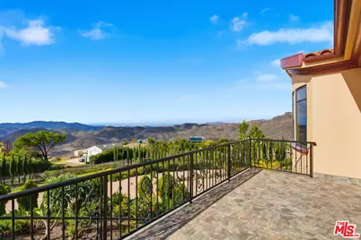 10825 Pacific View Dr, Malibu, CA 90265 - Photo 2