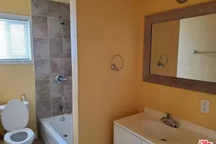 251 W 41st Pl, Los Angeles, CA 90037 - Photo 10