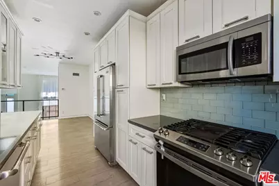 5307 Wilkinson Ave #10, Valley Village, CA 91607 - Photo 10