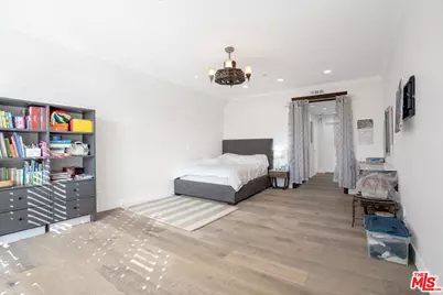 125 N Gale Dr #205, Beverly Hills, CA 90211 - Photo 18