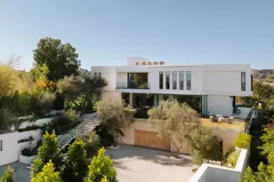 16187 Royal Oak Rd, Encino, CA 91436 - Photo 2