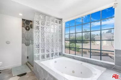 2481 S Bundy Dr, Los Angeles, CA 90064 - Photo 18