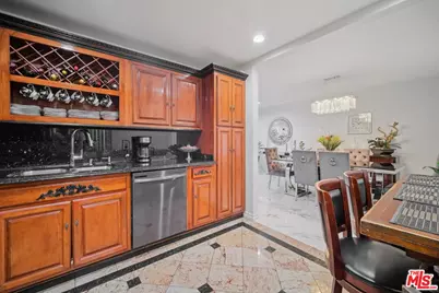 9520 Via Tivoli, Burbank, CA 91504 - Photo 16