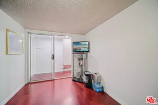 9520 Via Tivoli, Burbank, CA 91504 - Photo 22