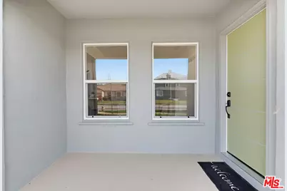 9402 S Van Ness Ave, Los Angeles, CA 90047 - Photo 2