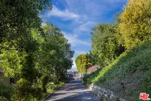 11775 Laurelwood Dr, Studio City, CA 91604 - Photo 2