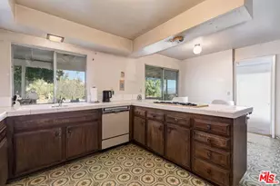 24561 Calvert St, Woodland Hills, CA 91367 - Photo 14