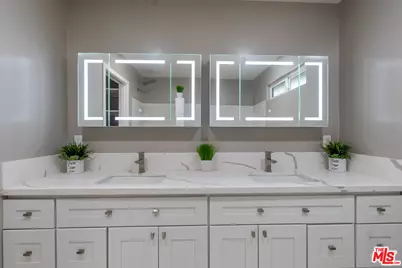 20456 W Strathern St, Winnetka, CA 91306 - Photo 20