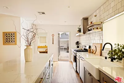 2831 S Corning St, Los Angeles, CA 90034 - Photo 14