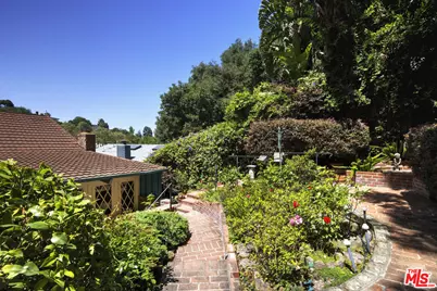 8944 Wonderland Ave, Los Angeles, CA 90046 - Photo 48