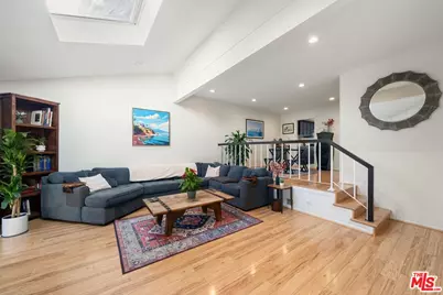 17084 Palisades Cir, Pacific Palisades, CA 90272 - Photo 4