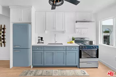 5926 S Hoover St, Los Angeles, CA 90044 - Photo 12