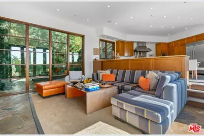 1810 Mango Way, Los Angeles, CA 90049 - Photo 14