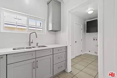 10823 Cantara St, Los Angeles, CA 91352 - Photo 26