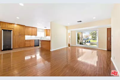 8422 Glencrest Dr, Los Angeles, CA 91352 - Photo 8