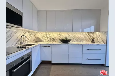 999 N Doheny Dr #1005, West Hollywood, CA 90069 - Photo 4