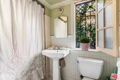 6610 Padre Ter, Los Angeles, CA 90068 - Photo 8