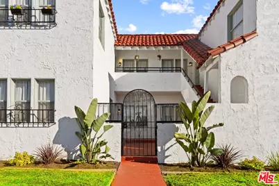 8018 S New Hampshire Ave, Los Angeles, CA 90044 - Photo 2