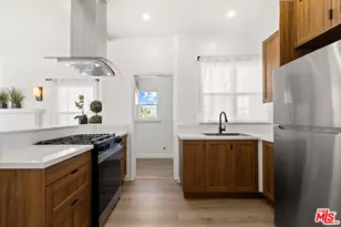 8018 S New Hampshire Ave, Los Angeles, CA 90044 - Photo 10