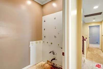 621 E Olive Ave #106, Burbank, CA 91501 - Photo 36