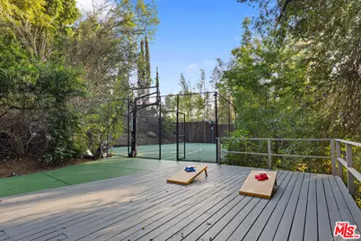 2753 La Cuesta Dr, Los Angeles, CA 90046 - Photo 12