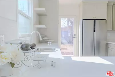 9427 Baird Ave, Los Angeles, CA 90002 - Photo 6