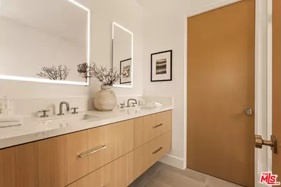 2425 20th St #B, Santa Monica, CA 90405 - Photo 6