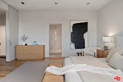 7882 Fareholm Dr, Los Angeles, CA 90046 - Photo 24