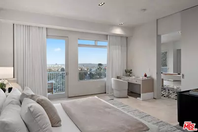 7882 Fareholm Dr, Los Angeles, CA 90046 - Photo 28