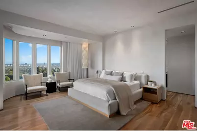 7882 Fareholm Dr, Los Angeles, CA 90046 - Photo 20