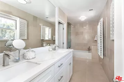 657 N Saltair Ave, Los Angeles, CA 90049 - Photo 12
