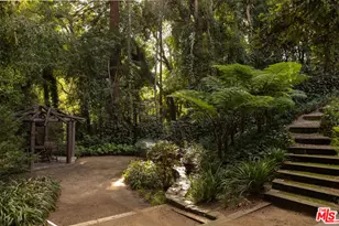 10770 Chalon Rd, Los Angeles, CA 90077 - Photo 32