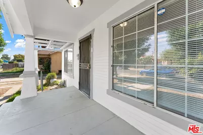 854 W 64th St, Los Angeles, CA 90044 - Photo 16