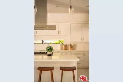 926 N Crescent Heights Blvd, Los Angeles, CA 90046 - Photo 22