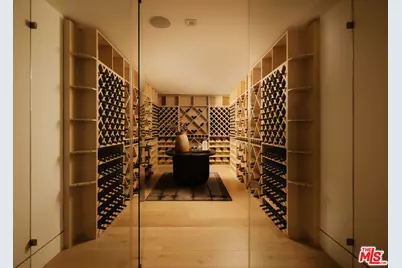 260 S Canyon View Dr, Los Angeles, CA 90049 - Photo 26