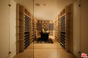 260 S Canyon View Dr, Los Angeles, CA 90049 - Photo 26