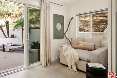 11202 Canton Dr, Studio City, CA 91604 - Photo 20