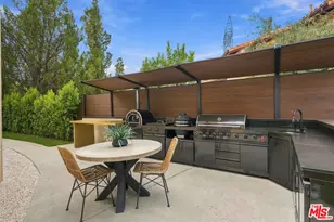 3801 Vista Linda Dr, Encino, CA 91316 - Photo 32