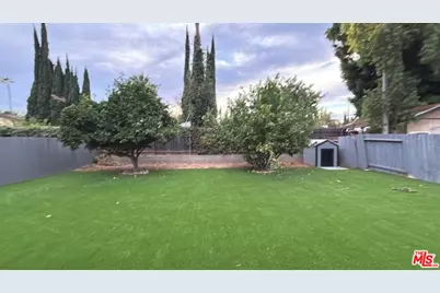 8517 Yolanda Ave, Los Angeles, CA 91324 - Photo 12