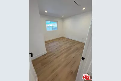 8517 Yolanda Ave, Los Angeles, CA 91324 - Photo 8