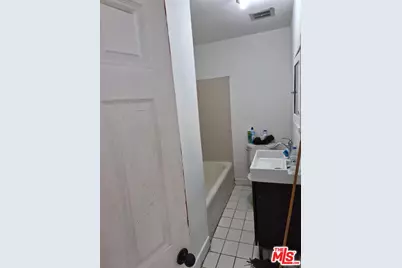 2232 S Ridgeley Dr, Los Angeles, CA 90016 - Photo 20