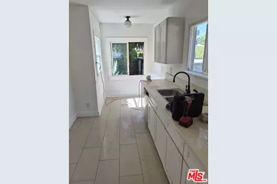 2232 S Ridgeley Dr, Los Angeles, CA 90016 - Photo 18