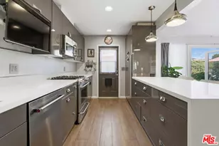 22301 Leadwell St, Canoga Park, CA 91303 - Photo 20