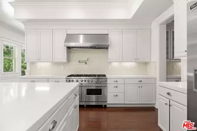453 S Bentley Ave, Los Angeles, CA 90049 - Photo 18